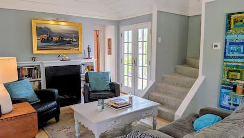 Top Airbnb: Charming Escape — Bring Your Pet! in Edgartown