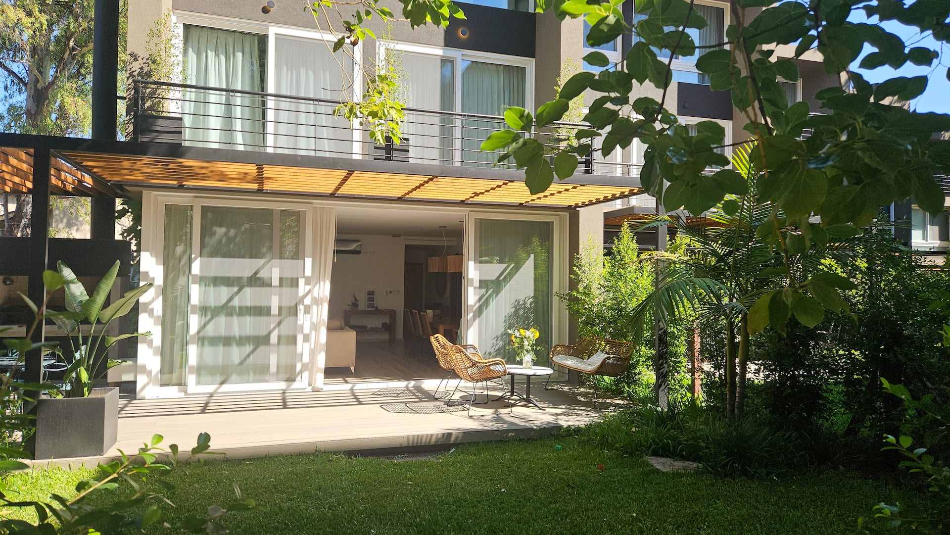 Townhouse in a Private Neighborhood – La Horqueta