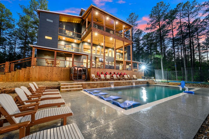 Sleeps 52 | Pond W/ Kayaks | Epic Game Room | Pool - Oklahoma