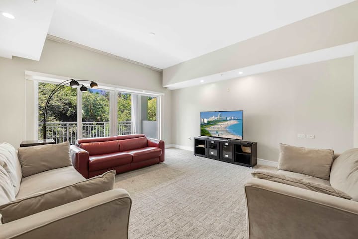 Modern 2-story Retreat | Prime Doral + Pool & Gym - Hialeah, FL