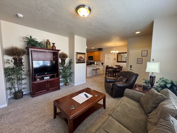 Par-tee House | Ground, 3br, 2 Car Garage + Perks - Mesquite, NV