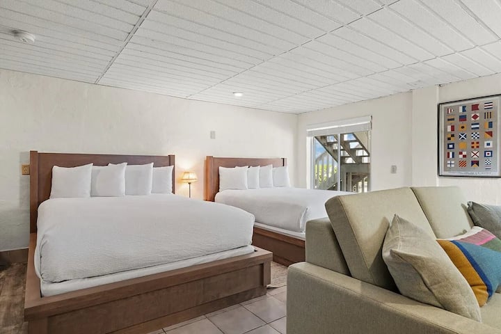 Water View Suite W/ Kitchen, Pool, Breakfast! - Big Pine Key, FL