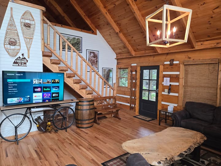 Moose Cabin With Hot Tub - Tellico Plains, TN