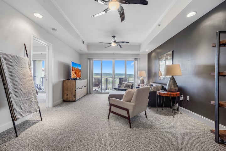 Luxury Condo Steps Away From Bms | 2br/2ba + Patio - Bluff City, TN