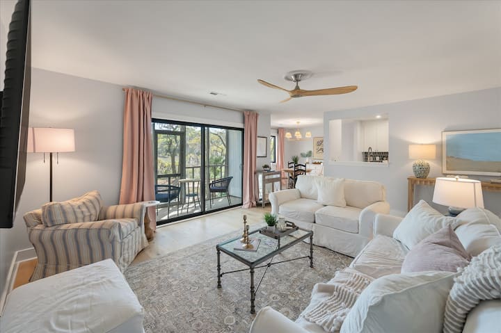 Modern, Dog-friendly Marsh Retreat - Mount Pleasant, SC