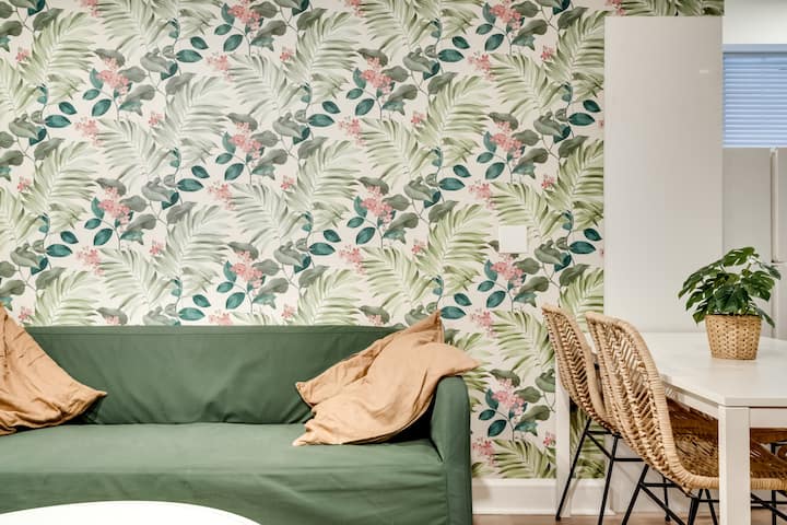 2-br Tropical Boho-chic Gem In Ottawa's Heart - Ottawa