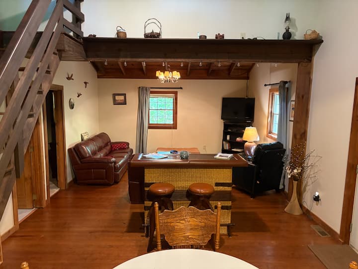 Cozy 3-bedroom Cabin With Private Dock - Occoneechee State Park, Clarksville