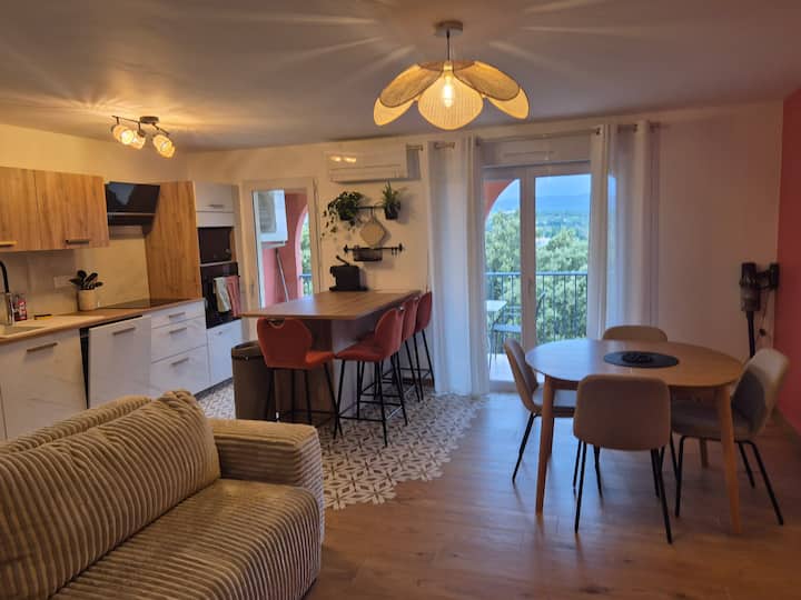 T3 Rénové Avec Piscine, Terrasse Et Climatisation - Fréjus