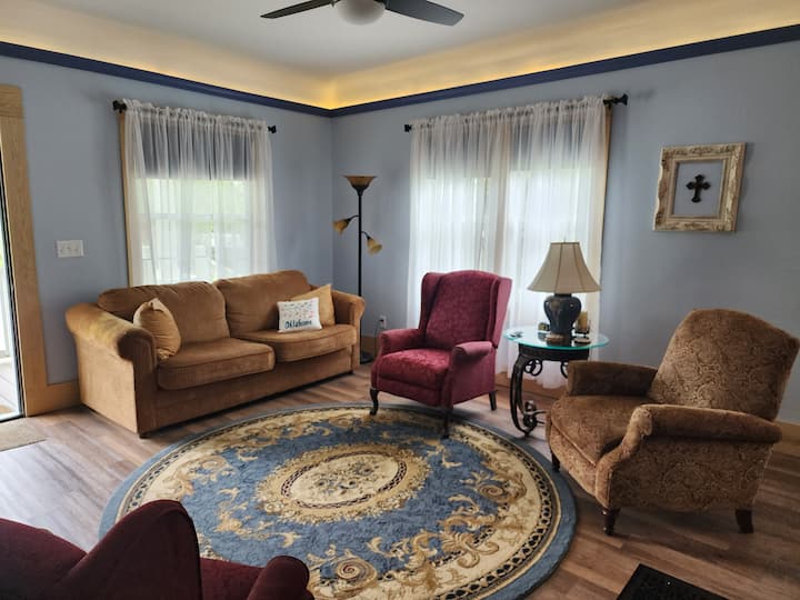 Peaceful 2br Getaway With Scenic Views - Sleeps 6 - Ponca City, OK