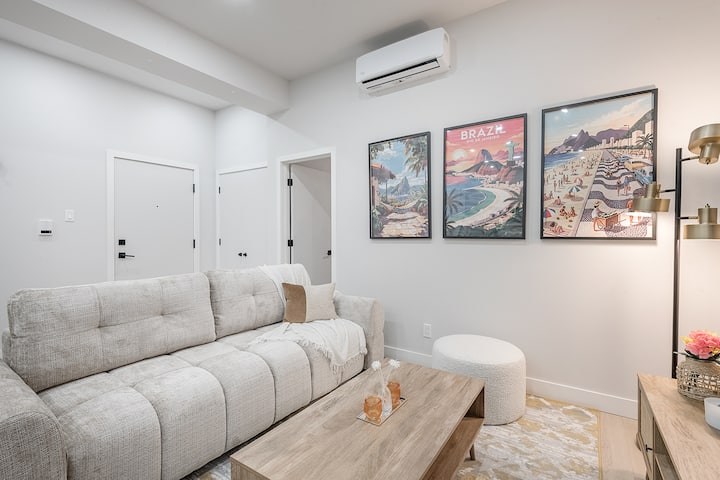 Spacious Downtown Montreal Penthouse | Big Groups - LaSalle
