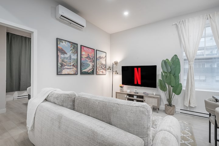 Spacious Downtown Montreal Penthouse | Big Groups - Lasalle
