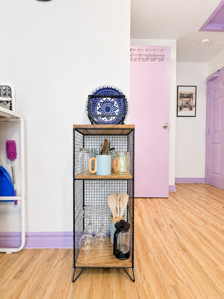 Cozy Attic Studio W/ Fireplace & Workspace - Toronto