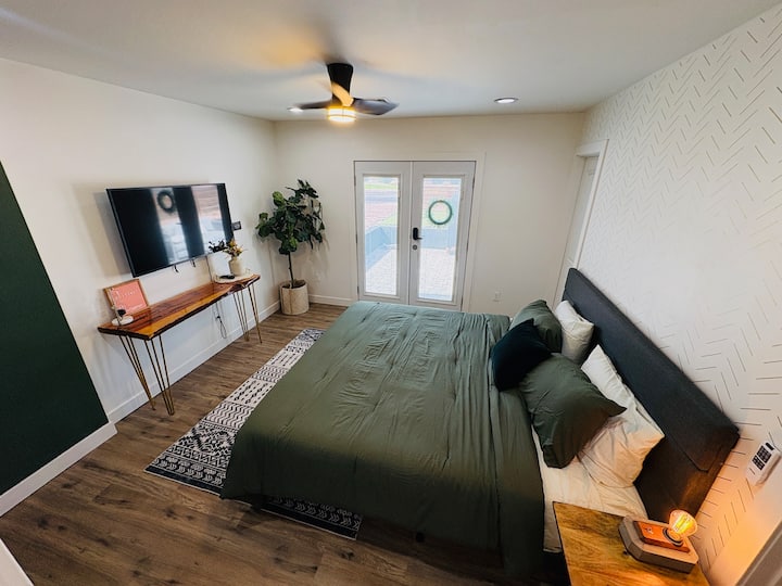 The Chic Sonoran Studio - Near Everything - Phoenix, AZ