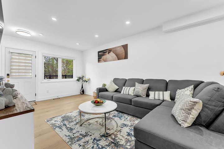 Brand New Lakeside Retreat, Lakeshore Mississauga - Mississauga