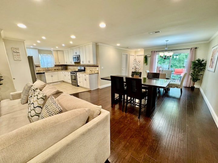 Spacious 4br Home W/ Deck | 4 Queen Beds | Sleep 8 - Hayward, CA