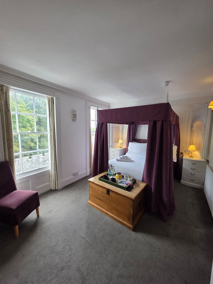 Deluxe Double Room With En-suite - Arundel