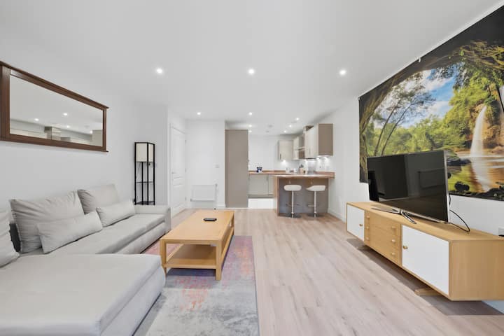 Wimbledon Chase Contemporary - Kingston upon Thames