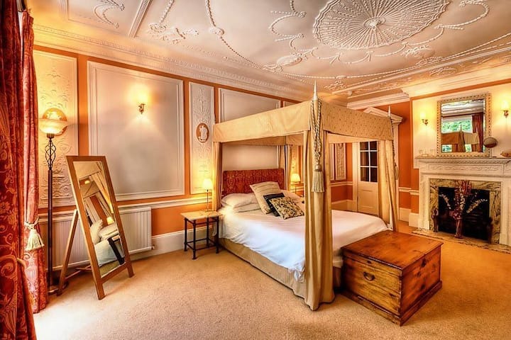 Superior King Room With En-suite - Arundel