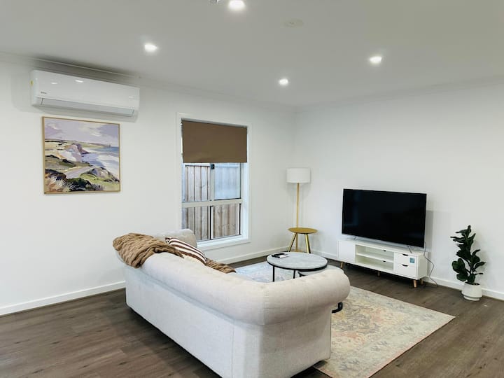 Spacious 4br Family Retreat W/secured Parking - Little River, Australia