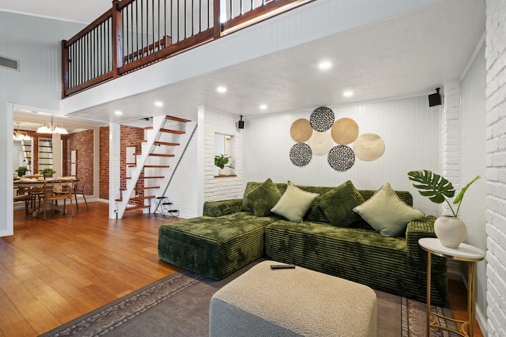 Vegas Oasis | 10 Mi To Strip | Patio | Wood Stove - Las Vegas, NV