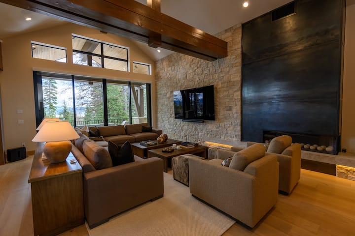 Ski-in/out Luxury Tamarack Escape - Donnelly, ID