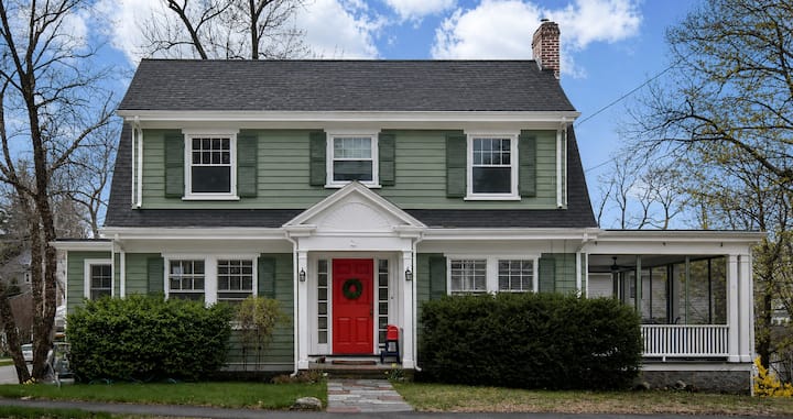Bright House With Screened-in Porch In Milton, Ma - Quincy, MA