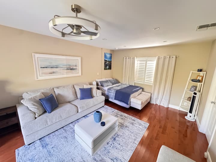 Blue Garden Retreat - Los Angeles, CA