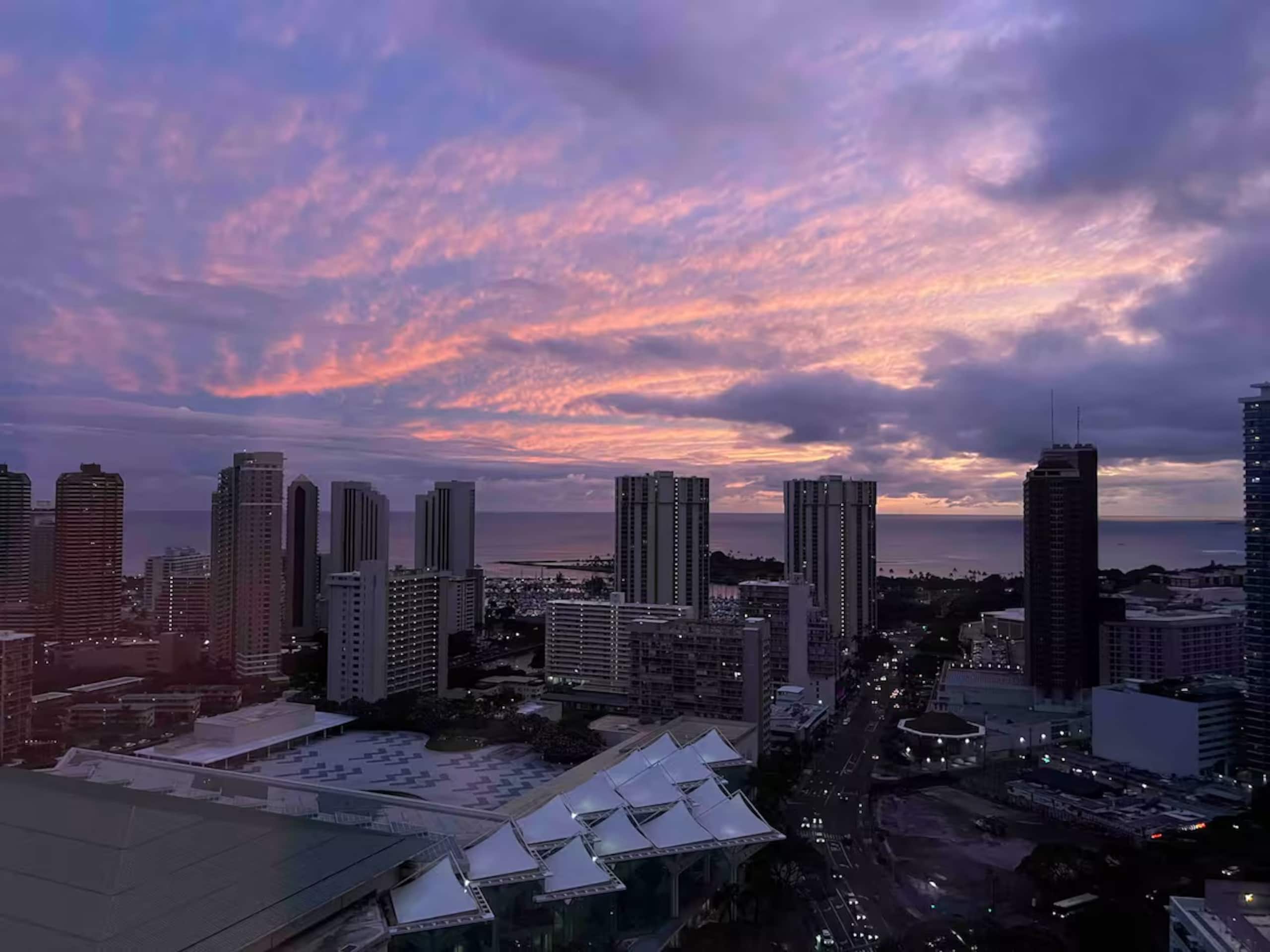 HNL Waikīkī Gorgeous Ocean View Kitchen Studio - Image 14
