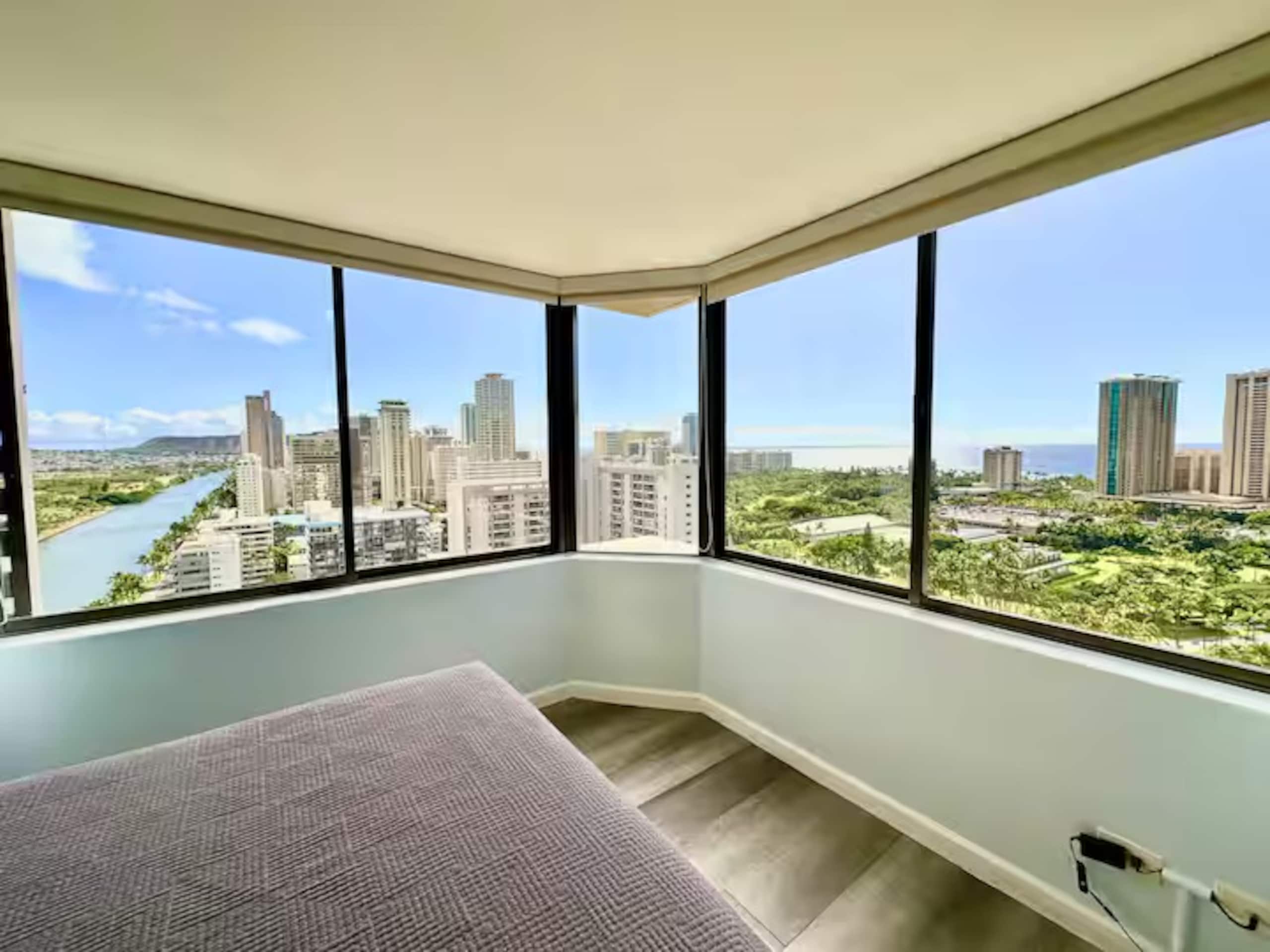 HNL Waikīkī Gorgeous Ocean View Kitchen Studio - Image 8