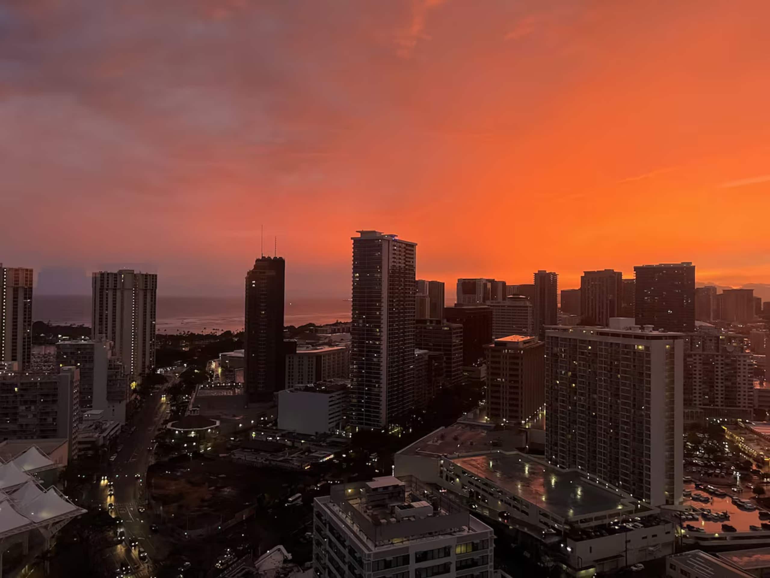 HNL Waikīkī Gorgeous Ocean View Kitchen Studio - Image 26
