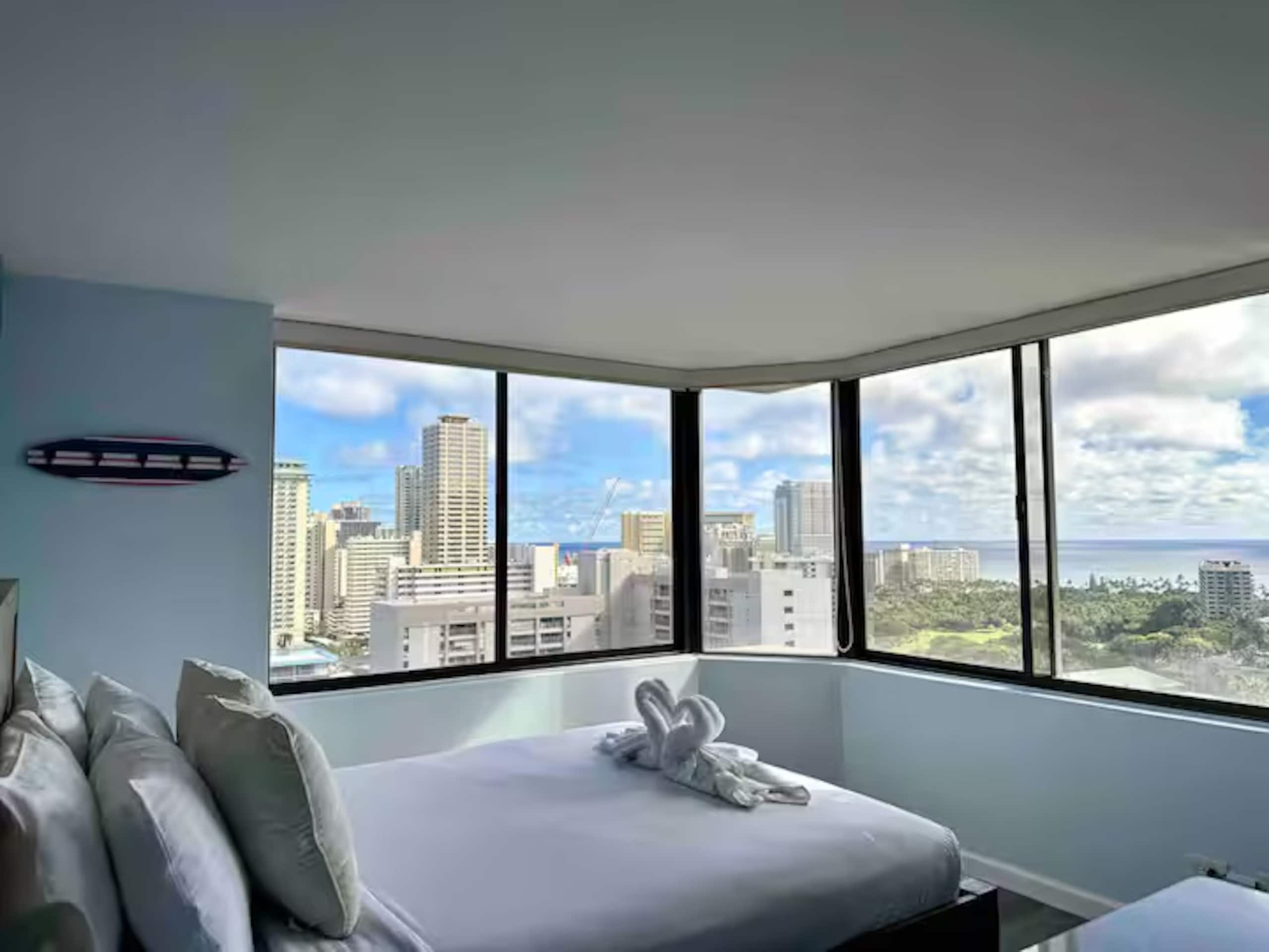 HNL Waikīkī Gorgeous Ocean View Kitchen Studio - Image 10