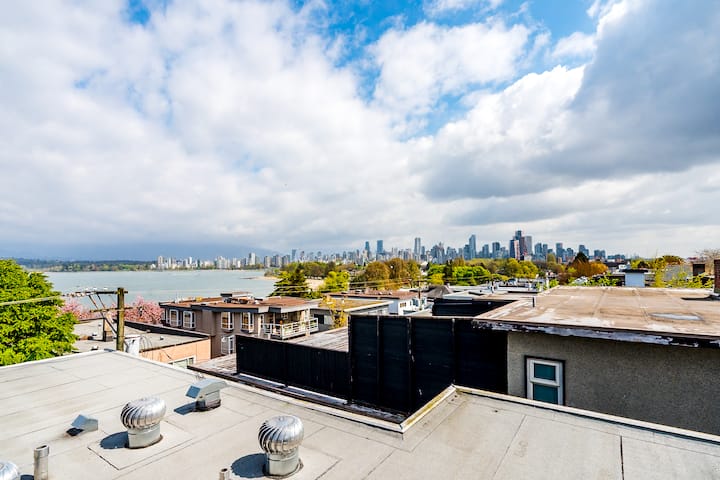 Penthouse Unit  Steps To Beach + Downtown Views - Vancouver