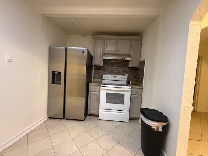 Spacious Home · Sleeps 10 · 3bd · S. Laredo - Laredo, TX