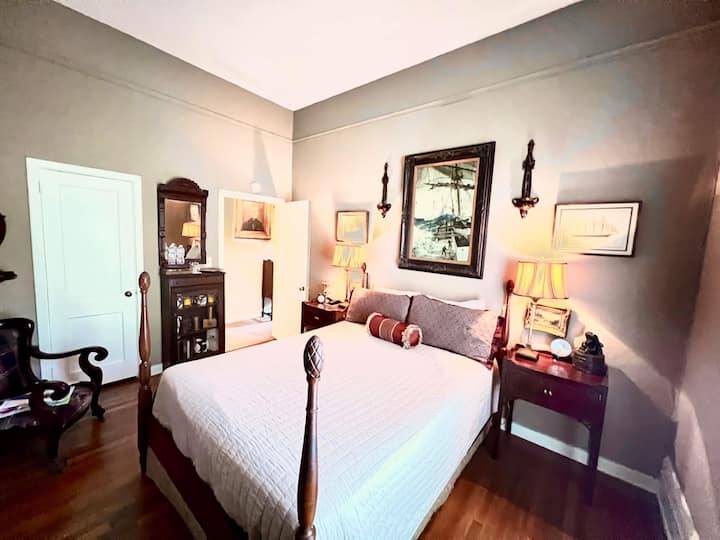 Brunswick Manor - St. Simons Suites - Brunswick, GA