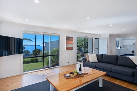 Popular Airbnb listing: Seahaven | Right on beach | Spectacular views in Hyams Beach