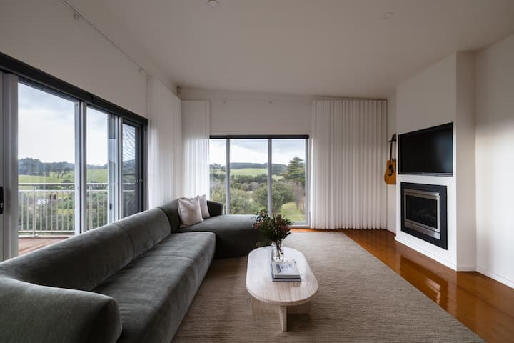 Family Haven With Stunning Farmland Views - Sorrento