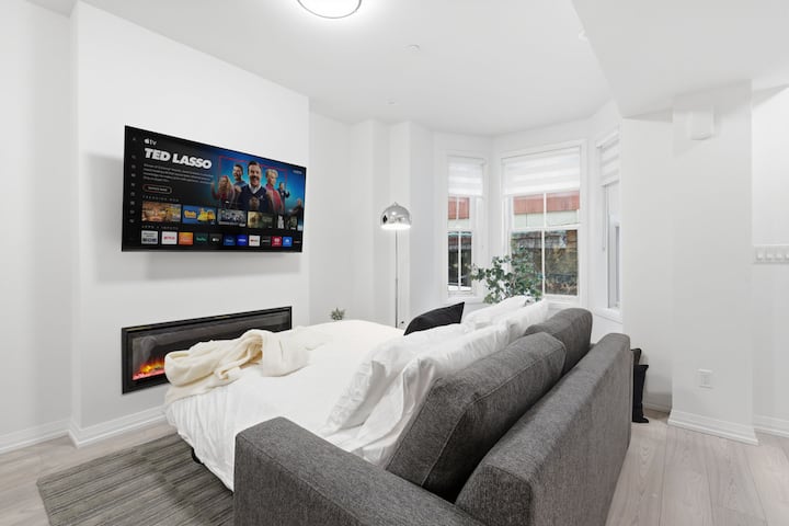 3br Boutique Townhouse • Sleeps 7 • Parking - 토론토