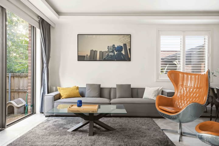 3br Townhouse In Strathfield For Family Stay -