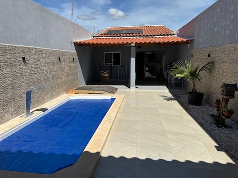 Top Airbnb: Beautiful, spacious house with swimming pool and air-conditioning in Luís Eduardo Magalhães