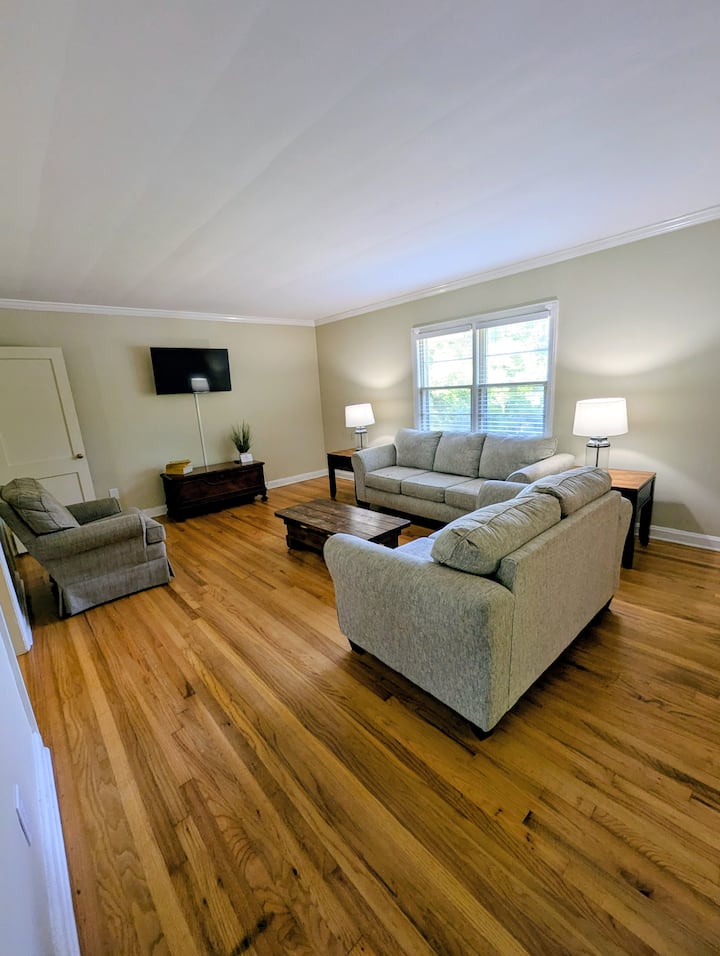 Welcome Home: Cozy, Comfortable, And Convenient - Albany, GA