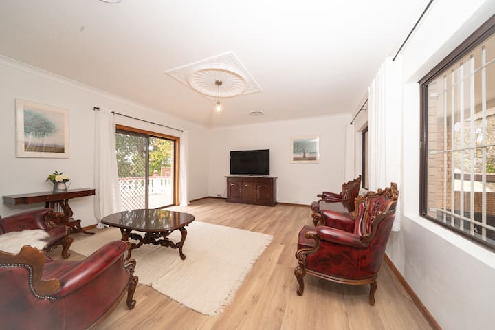 Spacious 5-acre Retreat For Groups In Galston - Hornsby