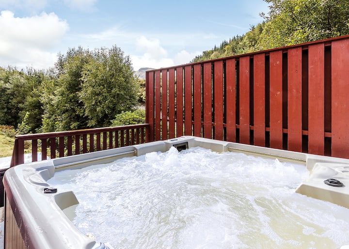 Classic 3 Bed Hot Tub Lodge (Pet) - Lochgoilhead