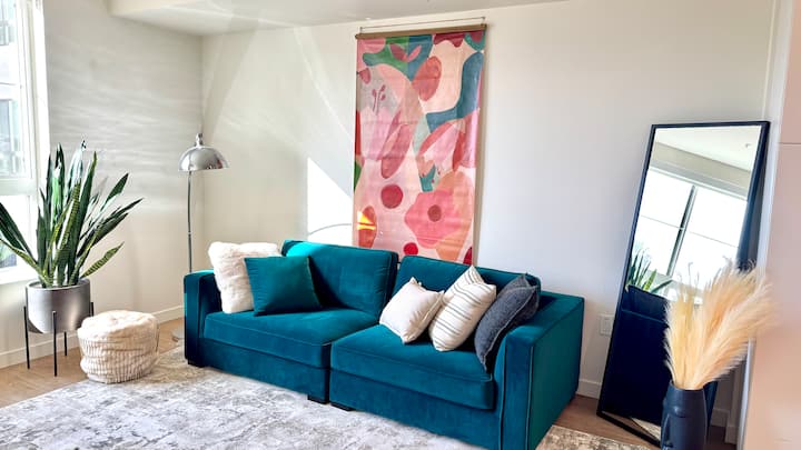 Sunset Light Suite | Hollywood - Burbank, CA