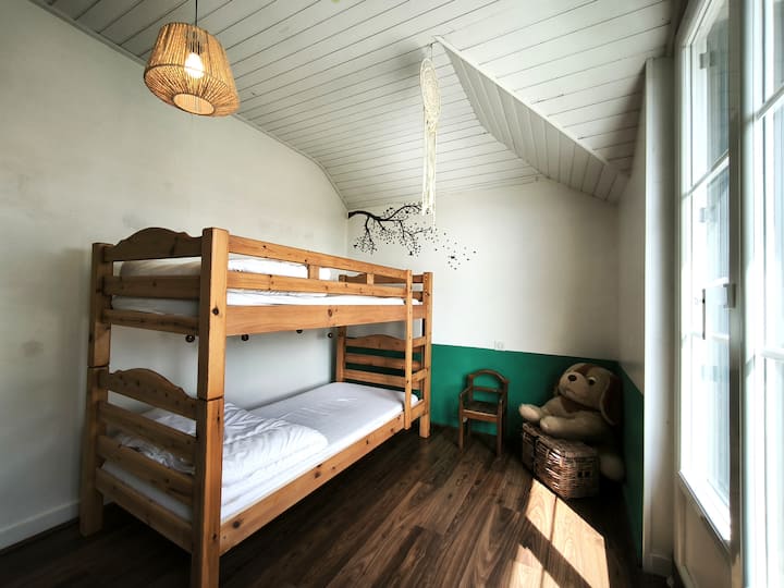 Seconde chambre de "La Roseraie" dotée de lits superposés