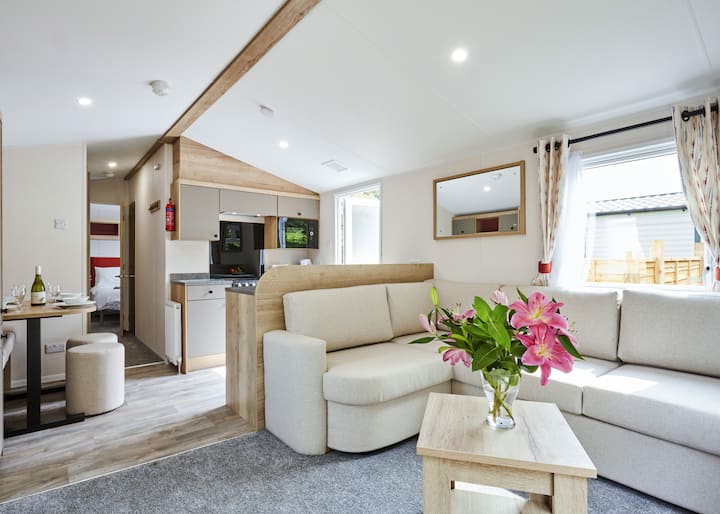 Comfort 2 Bedroom Caravan Hot Tub (Pet) - Comrie