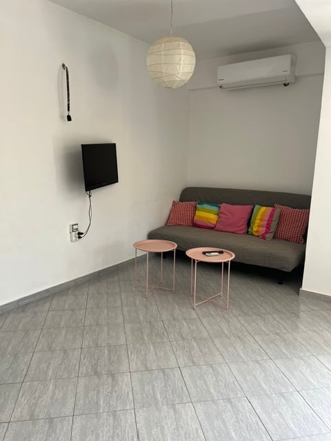 Successful Airbnb property: Qimo apartment 2 in Himarë