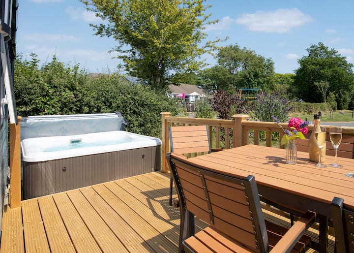Cedar 2 Pet Friendly - Tenby