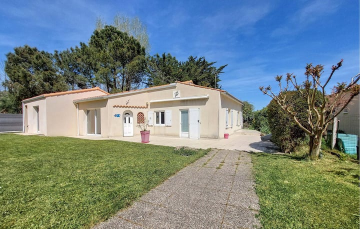 3 Bedroom Beautiful Home In La Tremblade - La Tremblade