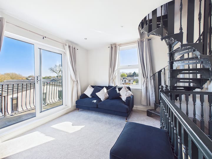 The Turret - Staines-upon-Thames