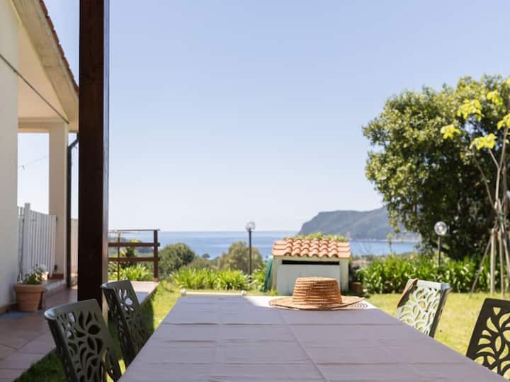 Casa Martina: Charming One-bedroom Apartment - Elba